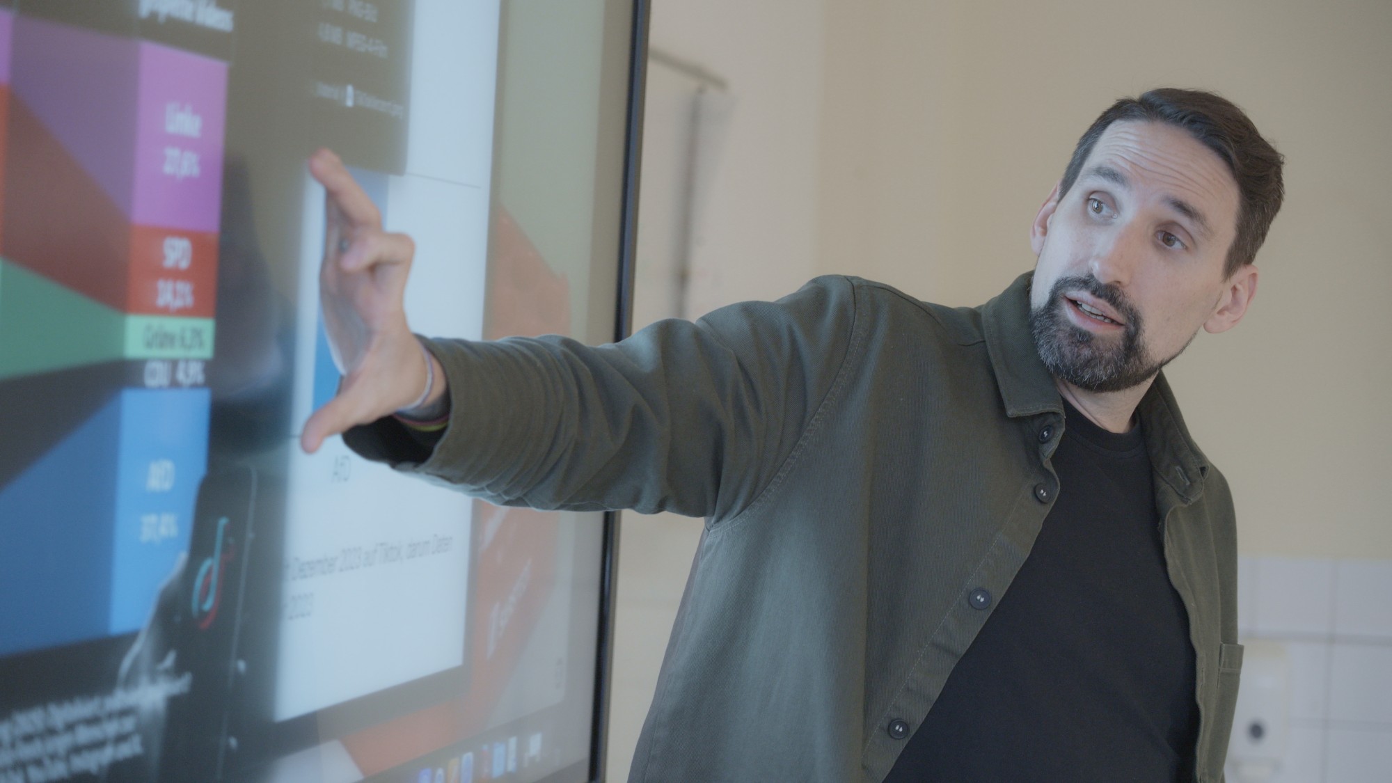 Carsten Janz erklärt Social-Media-Daten in einem Workshop